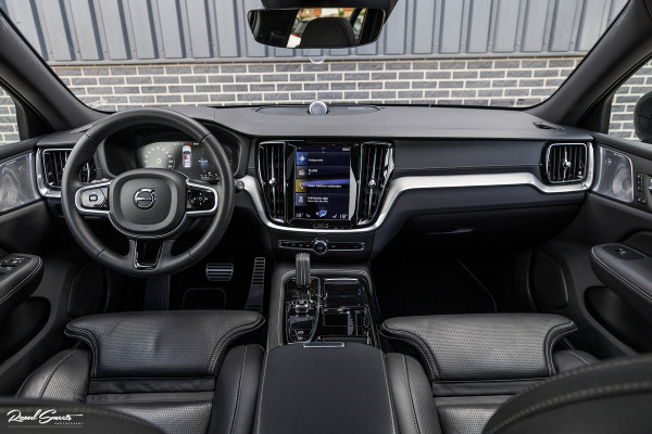 Volvo V60 2.0 T6 Plug-in hybrid AWD Plus Dark | Long range | Panorama dak | Bowers&Wilkins | Memory | stoel verkoeling |