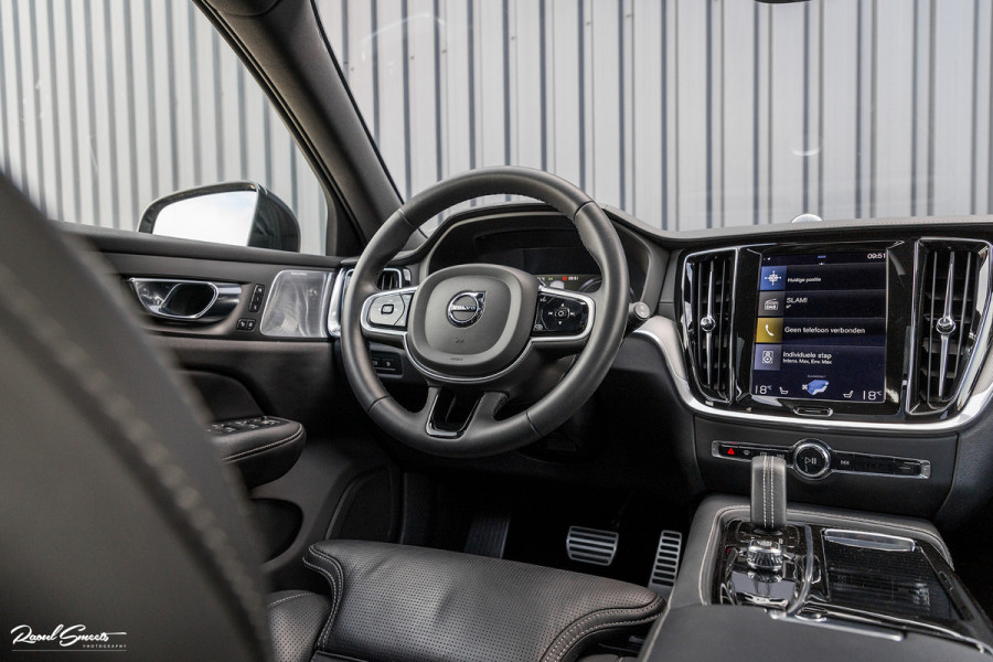 Volvo V60 2.0 T6 Plug-in hybrid AWD Plus Dark | Long range | Panorama dak | Bowers&Wilkins | Memory | stoel verkoeling |