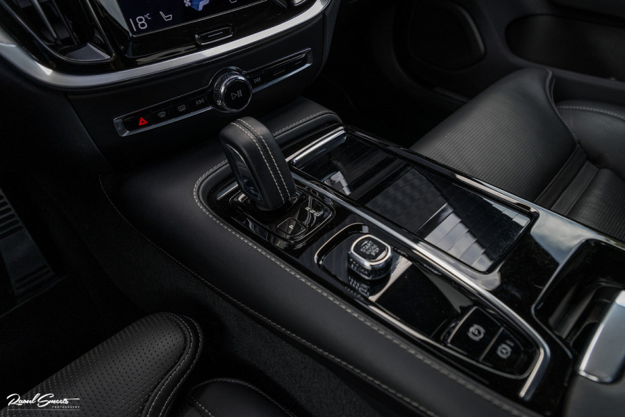 Volvo V60 2.0 T6 Plug-in hybrid AWD Plus Dark | Long range | Panorama dak | Bowers&Wilkins | Memory | stoel verkoeling |