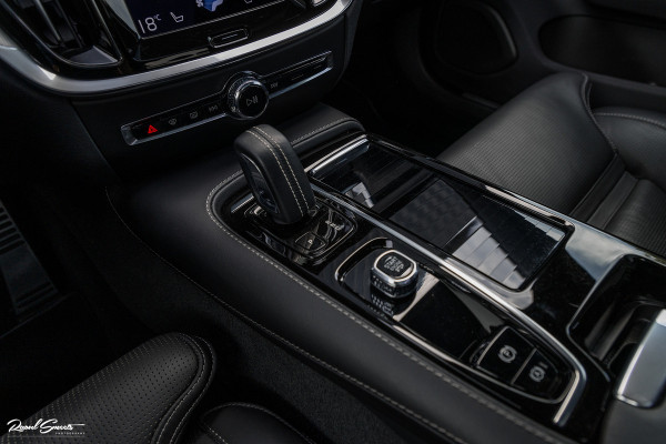 Volvo V60 2.0 T6 Plug-in hybrid AWD Plus Dark | Long range | Panorama dak | Bowers&Wilkins | Memory | stoel verkoeling |