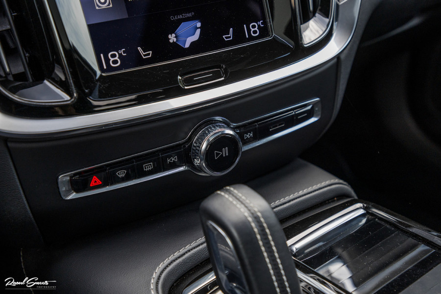 Volvo V60 2.0 T6 Plug-in hybrid AWD Plus Dark | Long range | Panorama dak | Bowers&Wilkins | Memory | stoel verkoeling |