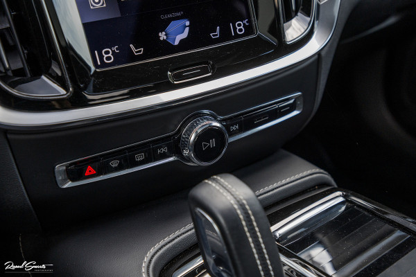Volvo V60 2.0 T6 Plug-in hybrid AWD Plus Dark | Long range | Panorama dak | Bowers&Wilkins | Memory | stoel verkoeling |