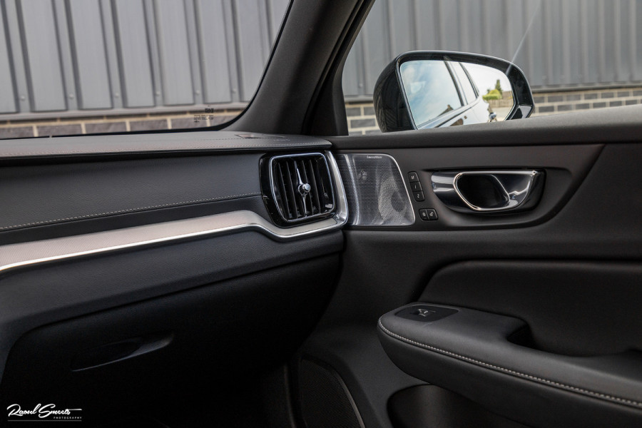 Volvo V60 2.0 T6 Plug-in hybrid AWD Plus Dark | Long range | Panorama dak | Bowers&Wilkins | Memory | stoel verkoeling |