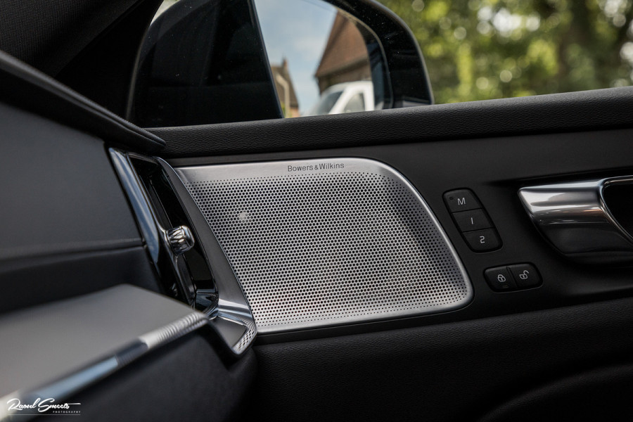 Volvo V60 2.0 T6 Plug-in hybrid AWD Plus Dark | Long range | Panorama dak | Bowers&Wilkins | Memory | stoel verkoeling |