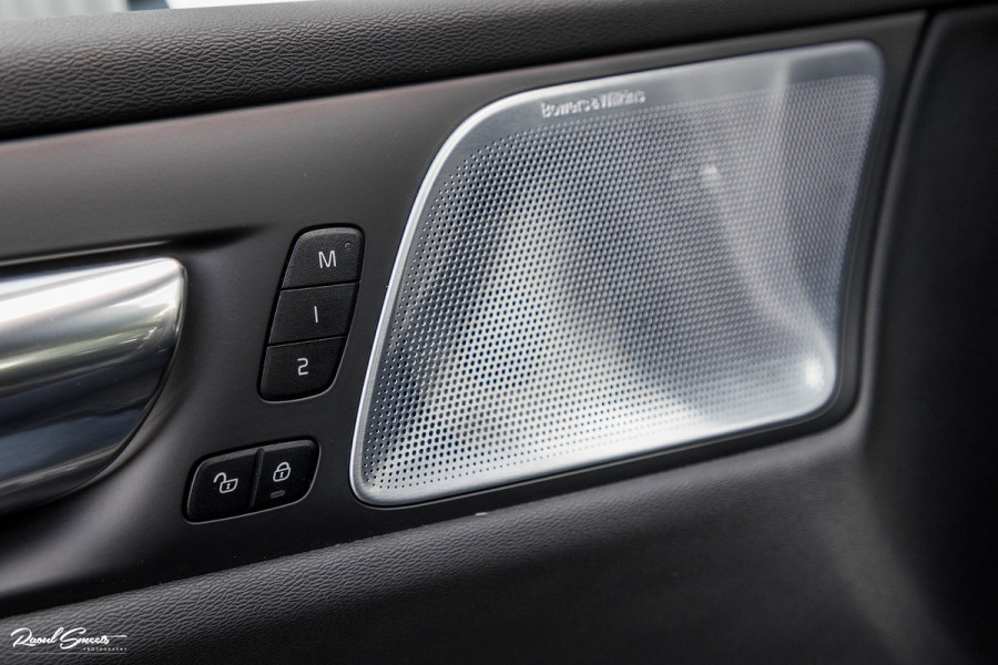 Volvo V60 2.0 T6 Plug-in hybrid AWD Plus Dark | Long range | Panorama dak | Bowers&Wilkins | Memory | stoel verkoeling |