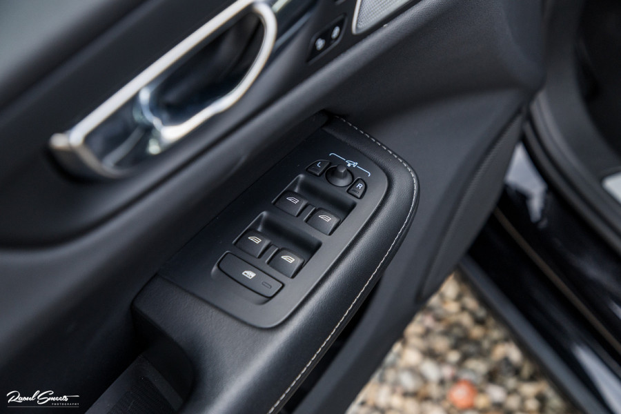 Volvo V60 2.0 T6 Plug-in hybrid AWD Plus Dark | Long range | Panorama dak | Bowers&Wilkins | Memory | stoel verkoeling |
