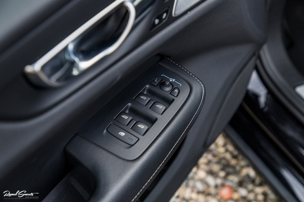 Volvo V60 2.0 T6 Plug-in hybrid AWD Plus Dark | Long range | Panorama dak | Bowers&Wilkins | Memory | stoel verkoeling |