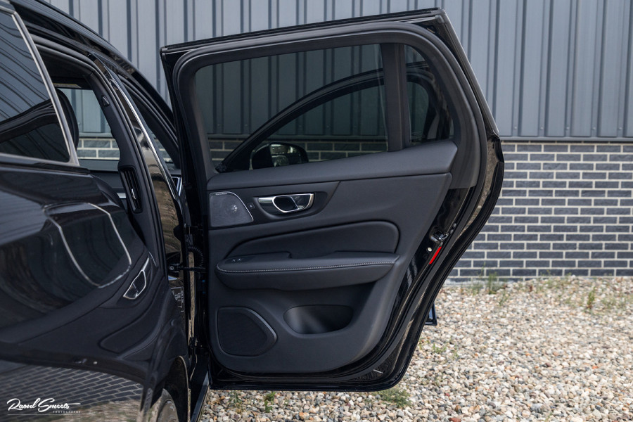 Volvo V60 2.0 T6 Plug-in hybrid AWD Plus Dark | Long range | Panorama dak | Bowers&Wilkins | Memory | stoel verkoeling |