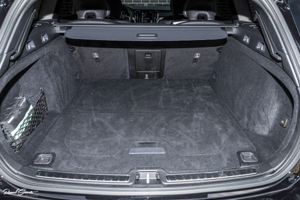 Volvo V60 2.0 T6 Plug-in hybrid AWD Plus Dark | Long range | Panorama dak | Bowers&Wilkins | Memory | stoel verkoeling |