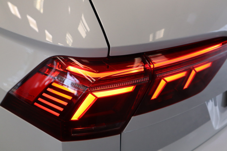 Volkswagen Tiguan 1.5 TSI R-Line Business+ BlackStyle Panoramadak IQ-light Harman/Kardon