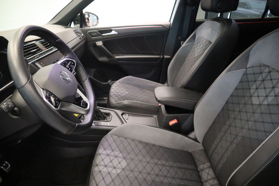 Volkswagen Tiguan 1.5 TSI R-Line Business+ BlackStyle Panoramadak IQ-light Harman/Kardon