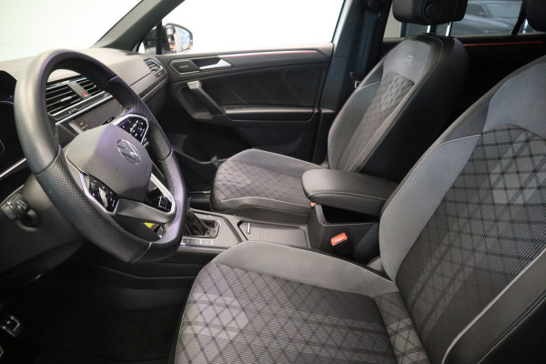 Volkswagen Tiguan 1.5 TSI R-Line Business+ BlackStyle Panoramadak IQ-light Harman/Kardon