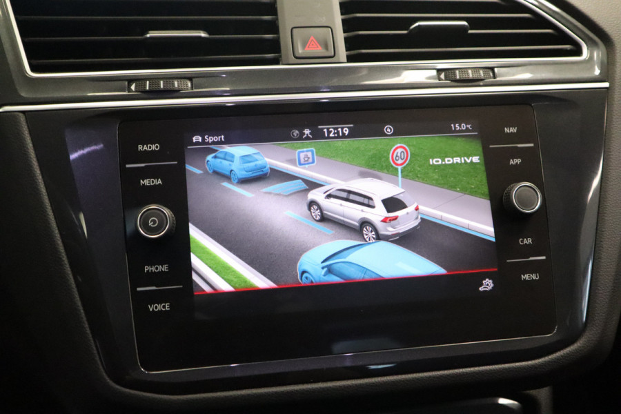 Volkswagen Tiguan 1.5 TSI R-Line Business+ BlackStyle Panoramadak IQ-light Harman/Kardon