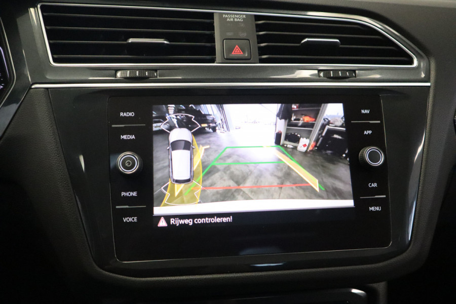 Volkswagen Tiguan 1.5 TSI R-Line Business+ BlackStyle Panoramadak IQ-light Harman/Kardon