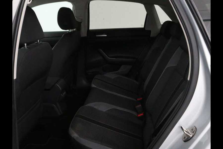 Volkswagen Polo 1.0 TSI R Line | Panoramadak | Stoelverwarming | Adaptive cruise | Climate control | Park Assist | Carplay | Navigatie