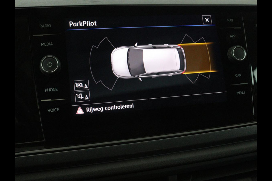 Volkswagen Polo 1.0 TSI R Line | Panoramadak | Stoelverwarming | Adaptive cruise | Climate control | Park Assist | Carplay | Navigatie