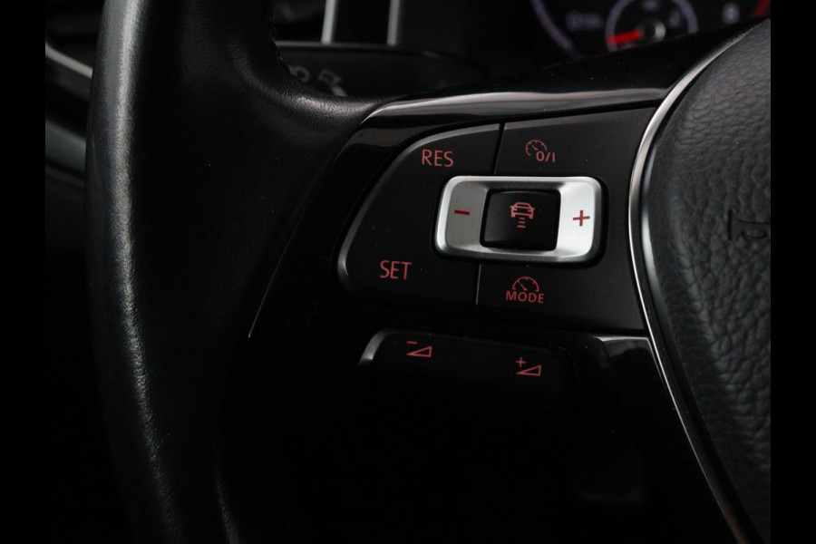 Volkswagen Polo 1.0 TSI R Line | Panoramadak | Stoelverwarming | Adaptive cruise | Climate control | Park Assist | Carplay | Navigatie