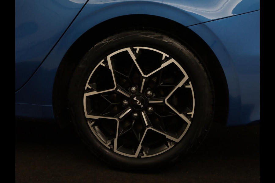 Kia Ceed 1.5 T-GDi GT-Line | Panoramadak | Stoel & stuurverwarming | Adaptive cruise | Trekhaak | Leder/Alcantara | Carplay | Camera | Digital Cockpit | Full LED
