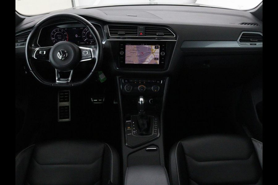 Volkswagen Tiguan 1.4 TSI R Line | Panoramadak | Leder | Stoelverwarming | Trekhaak | Carplay | 360 camera | Virtual Cockpit | Navigatie | Adaptive cruise | 19'' lichtmetalen velgen