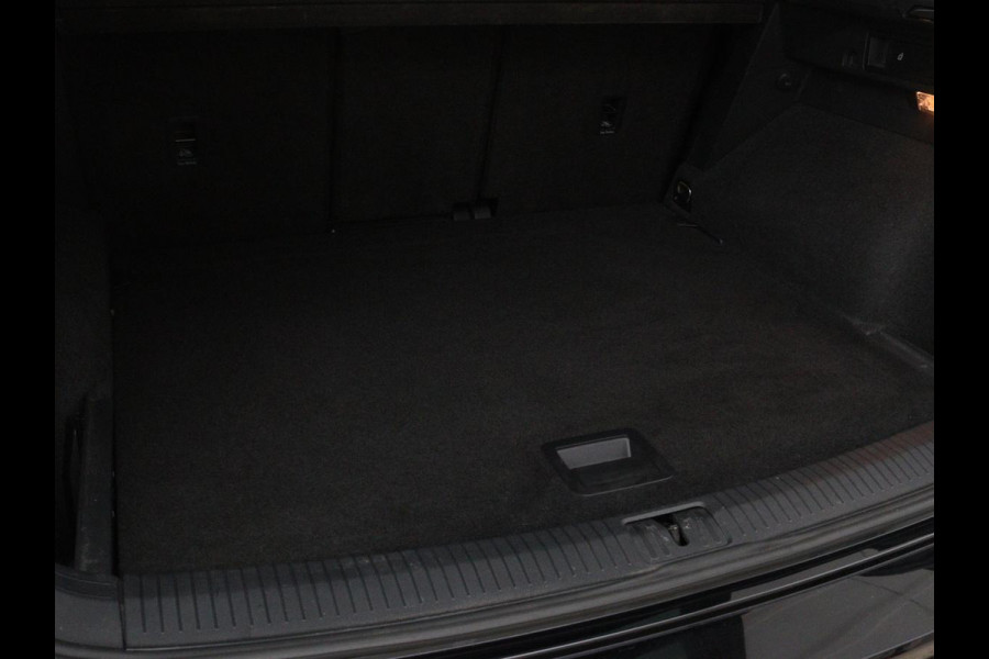 Volkswagen Tiguan 1.4 TSI R Line | Panoramadak | Leder | Stoelverwarming | Trekhaak | Carplay | 360 camera | Virtual Cockpit | Navigatie | Adaptive cruise | 19'' lichtmetalen velgen