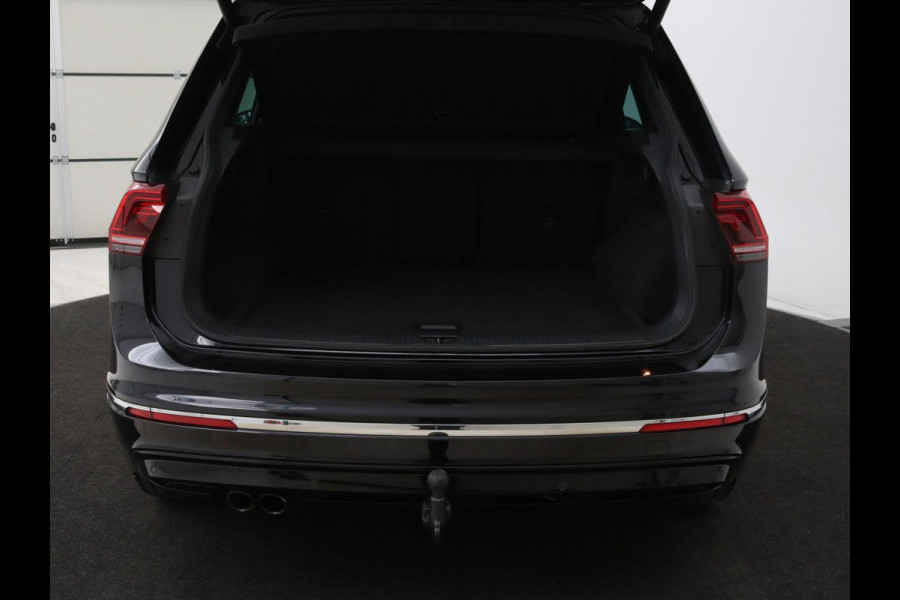 Volkswagen Tiguan 1.4 TSI R Line | Panoramadak | Leder | Stoelverwarming | Trekhaak | Carplay | 360 camera | Virtual Cockpit | Navigatie | Adaptive cruise | 19'' lichtmetalen velgen
