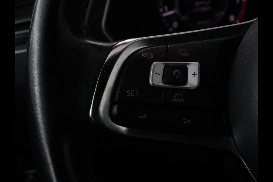 Volkswagen Tiguan 1.4 TSI R Line | Panoramadak | Leder | Stoelverwarming | Trekhaak | Carplay | 360 camera | Virtual Cockpit | Navigatie | Adaptive cruise | 19'' lichtmetalen velgen