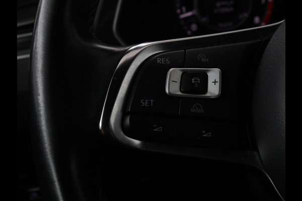 Volkswagen Tiguan 1.4 TSI R Line | Panoramadak | Leder | Stoelverwarming | Trekhaak | Carplay | 360 camera | Virtual Cockpit | Navigatie | Adaptive cruise | 19'' lichtmetalen velgen