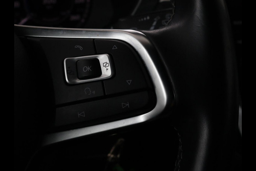 Volkswagen Tiguan 1.4 TSI R Line | Panoramadak | Leder | Stoelverwarming | Trekhaak | Carplay | 360 camera | Virtual Cockpit | Navigatie | Adaptive cruise | 19'' lichtmetalen velgen