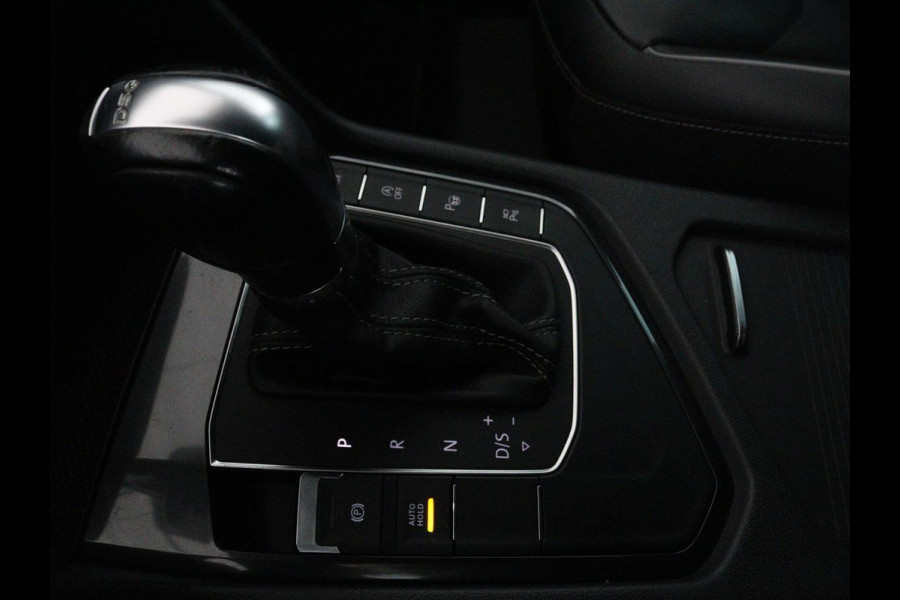 Volkswagen Tiguan 1.4 TSI R Line | Panoramadak | Leder | Stoelverwarming | Trekhaak | Carplay | 360 camera | Virtual Cockpit | Navigatie | Adaptive cruise | 19'' lichtmetalen velgen