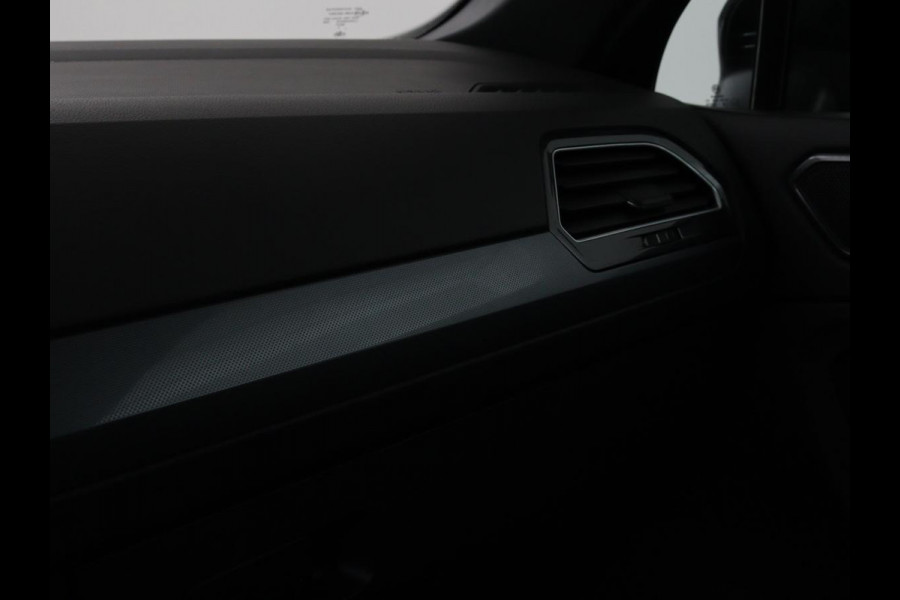 Volkswagen Tiguan 1.4 TSI R Line | Panoramadak | Leder | Stoelverwarming | Trekhaak | Carplay | 360 camera | Virtual Cockpit | Navigatie | Adaptive cruise | 19'' lichtmetalen velgen