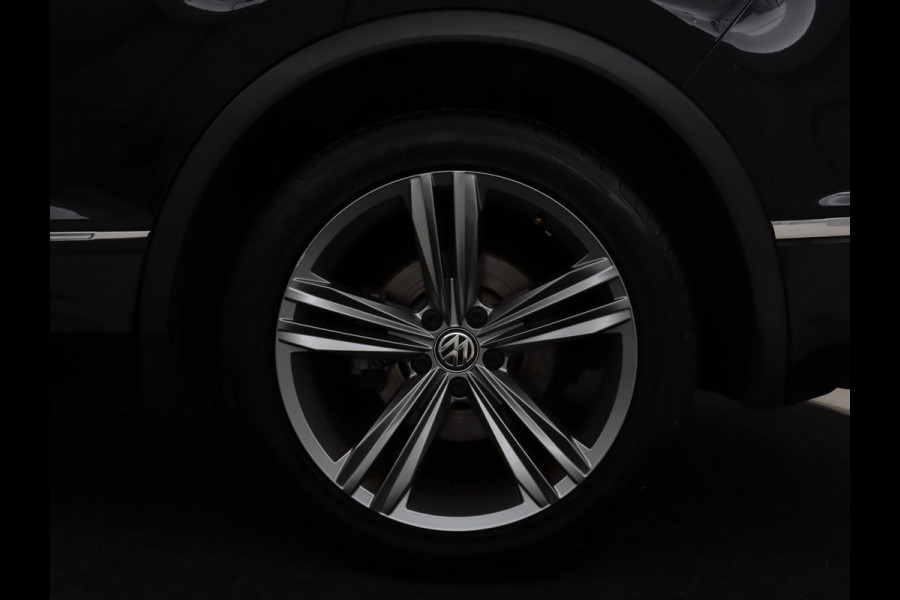 Volkswagen Tiguan 1.4 TSI R Line | Panoramadak | Leder | Stoelverwarming | Trekhaak | Carplay | 360 camera | Virtual Cockpit | Navigatie | Adaptive cruise | 19'' lichtmetalen velgen