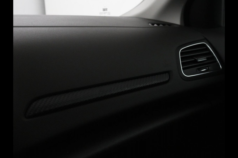 Renault Mégane 1.3 TCe Limited | Trekhaak | Navigatie | Keyless | Climate control | Parkeerhulp | Cruise control | Bluetooth | DAB