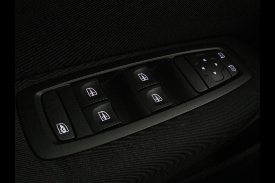 Renault Mégane 1.3 TCe Limited | Trekhaak | Navigatie | Keyless | Climate control | Parkeerhulp | Cruise control | Bluetooth | DAB