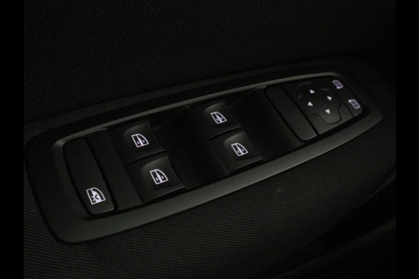 Renault Mégane 1.3 TCe Limited | Trekhaak | Navigatie | Keyless | Climate control | Parkeerhulp | Cruise control | Bluetooth | DAB
