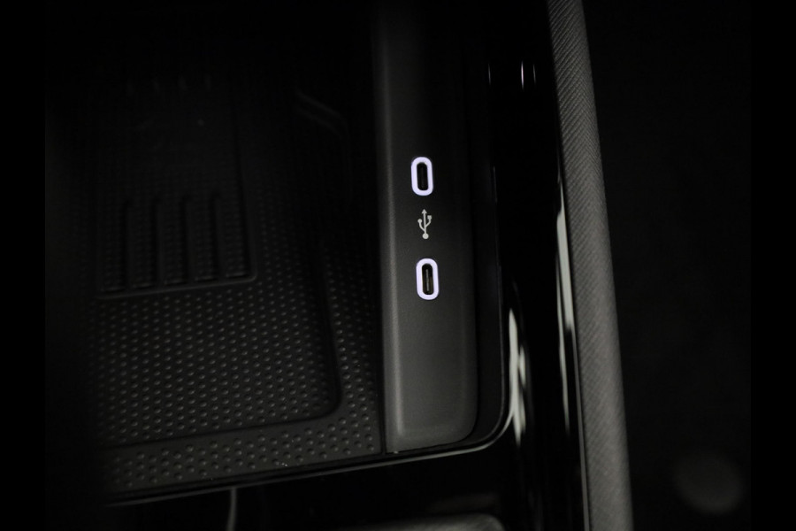 Škoda Kamiq 1.0 TSI Monte Carlo 115pk DSG-7 | Navigatiepakket | 18 inch | Adaptive Cruise | Dode hoek sensoren | Panoramadak | Stoelverwarming