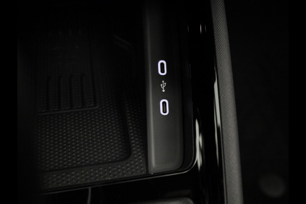 Škoda Kamiq 1.0 TSI Monte Carlo 115pk DSG-7 | Navigatiepakket | 18 inch | Adaptive Cruise | Dode hoek sensoren | Panoramadak | Stoelverwarming