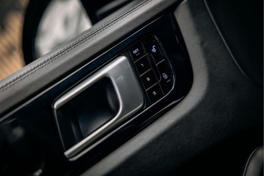 Porsche Cayenne 3.0 | Burmester | sportuitlaat | Pano | 360 camera | Stoelverwarming en ventilatie |