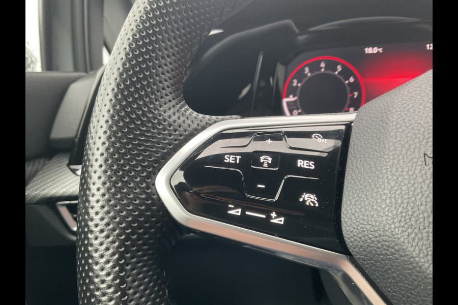 Volkswagen Golf 1.5 eTSI R-Line Business+ Automaat Adap.Cruise Stoel/Stuurverw Led Sfeerverlichting!