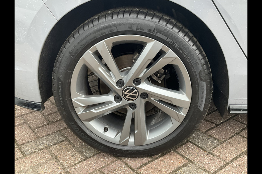 Volkswagen Golf 1.5 eTSI R-Line Business+ Automaat Adap.Cruise Stoel/Stuurverw Led Sfeerverlichting!