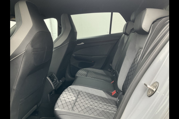 Volkswagen Golf 1.5 eTSI R-Line Business+ Automaat Adap.Cruise Stoel/Stuurverw Led Sfeerverlichting!