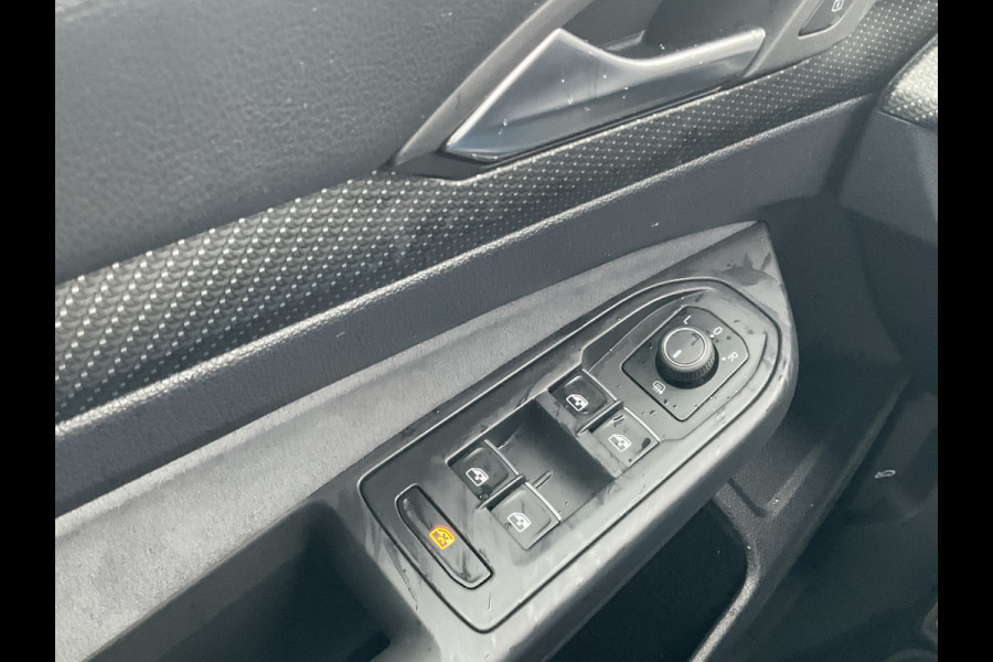 Volkswagen Golf 1.5 eTSI R-Line Business+ Automaat Adap.Cruise Stoel/Stuurverw Led Sfeerverlichting!