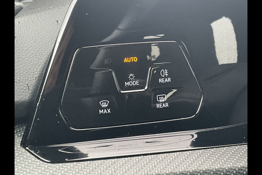 Volkswagen Golf 1.5 eTSI R-Line Business+ Automaat Adap.Cruise Stoel/Stuurverw Led Sfeerverlichting!