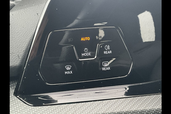 Volkswagen Golf 1.5 eTSI R-Line Business+ Automaat Adap.Cruise Stoel/Stuurverw Led Sfeerverlichting!