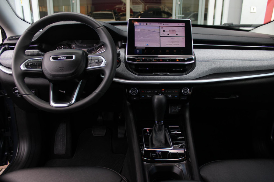 Jeep Compass 1.3T LONGITUDE AUTOMAAT | NAVIGATIE | ACHTERUITRIJCAMERA | PARKEERSENSOREN | APPLE CARPLAY / ANDROID AUTO | LICHTMETALEN VELGEN | LED KOPLAMPEN | LED MISTLAMPEN | ADAPTIVE CRUISE CONTROL | KEYLESS ENTRY / START | DRAADLOOS TELEFOONLADER | CLIMATE CONTROL |