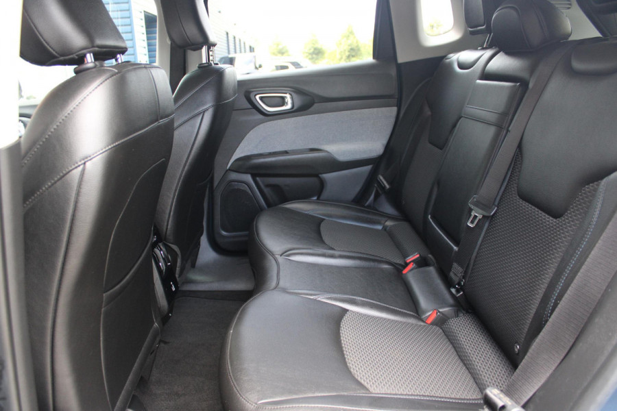 Jeep Compass 1.3T LONGITUDE AUTOMAAT | NAVIGATIE | ACHTERUITRIJCAMERA | PARKEERSENSOREN | APPLE CARPLAY / ANDROID AUTO | LICHTMETALEN VELGEN | LED KOPLAMPEN | LED MISTLAMPEN | ADAPTIVE CRUISE CONTROL | KEYLESS ENTRY / START | DRAADLOOS TELEFOONLADER | CLIMATE CONTROL |