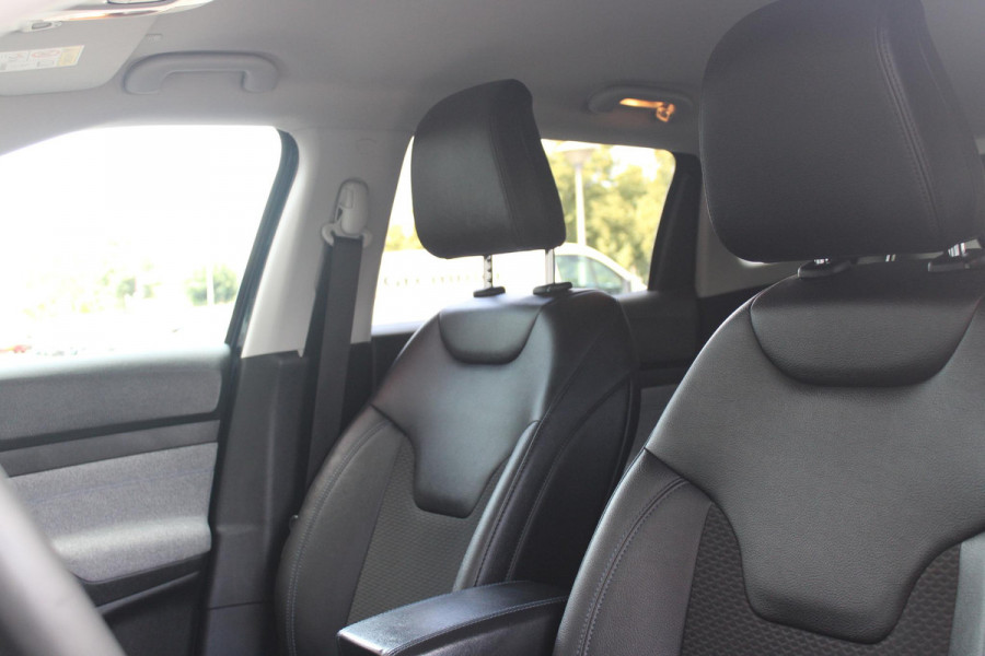 Jeep Compass 1.3T LONGITUDE AUTOMAAT | NAVIGATIE | ACHTERUITRIJCAMERA | PARKEERSENSOREN | APPLE CARPLAY / ANDROID AUTO | LICHTMETALEN VELGEN | LED KOPLAMPEN | LED MISTLAMPEN | ADAPTIVE CRUISE CONTROL | KEYLESS ENTRY / START | DRAADLOOS TELEFOONLADER | CLIMATE CONTROL |