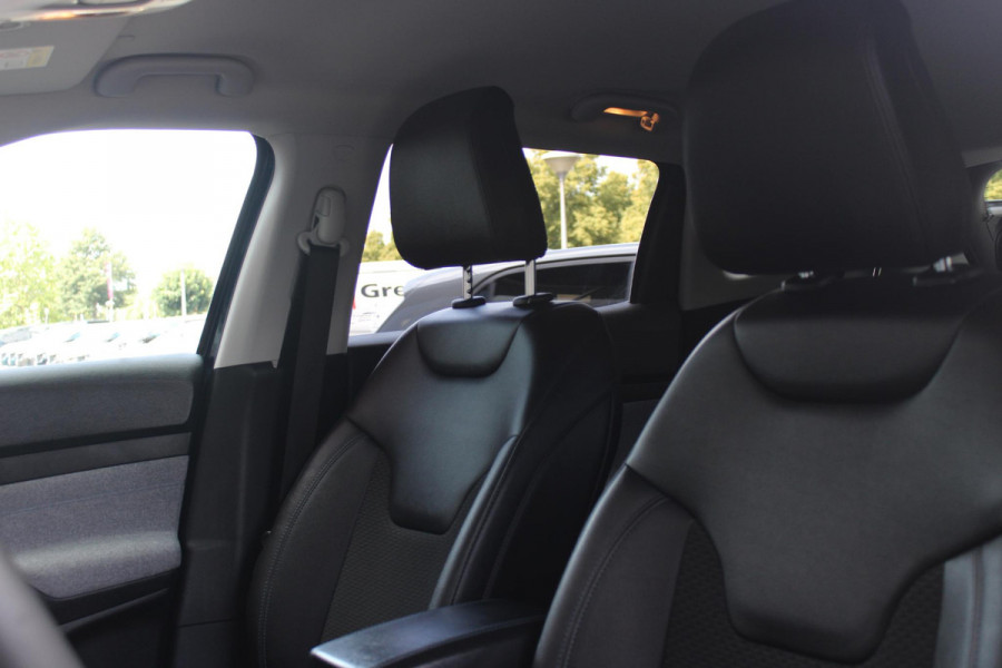 Jeep Compass 1.3T LONGITUDE AUTOMAAT | NAVIGATIE | ACHTERUITRIJCAMERA | PARKEERSENSOREN | APPLE CARPLAY / ANDROID AUTO | LICHTMETALEN VELGEN | LED KOPLAMPEN | LED MISTLAMPEN | ADAPTIVE CRUISE CONTROL | KEYLESS ENTRY / START | DRAADLOOS TELEFOONLADER | CLIMATE CONTROL |