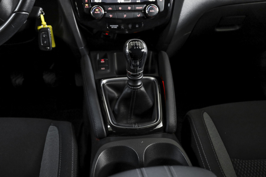Nissan QASHQAI 1.3 DIG-T 140 PK Acenta | Pano | Cruise | Trekhaak | PDC | Camera | NAV+Android Auto | ECC | LM 17" |