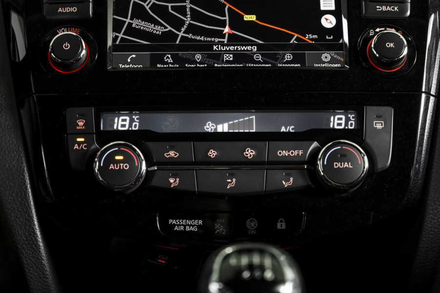 Nissan QASHQAI 1.3 DIG-T 140 PK Acenta | Pano | Cruise | Trekhaak | PDC | Camera | NAV+Android Auto | ECC | LM 17" |