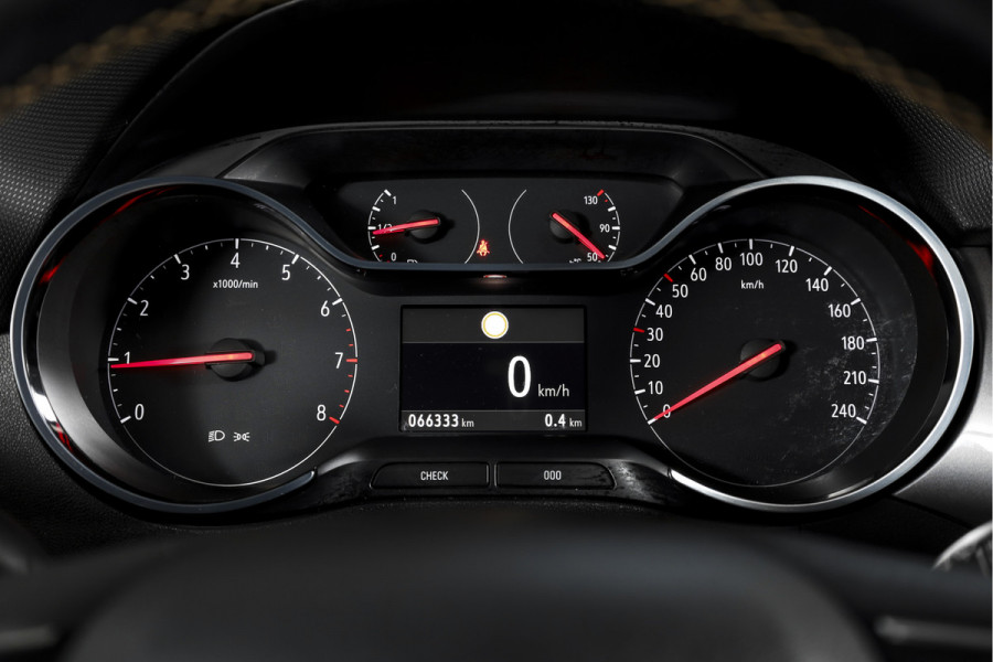 Opel Crossland X 1.2 Turbo 110 PK Innovation | Cruise | LED | Afn. Trekhaak | PDC | NAV + App. Connect | ECC | DAB | LM 16" |